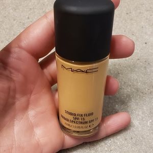MAC Studio Fix Liquid Makeup NC30